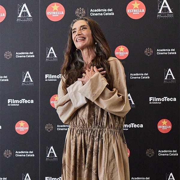 1.   ngela Molina